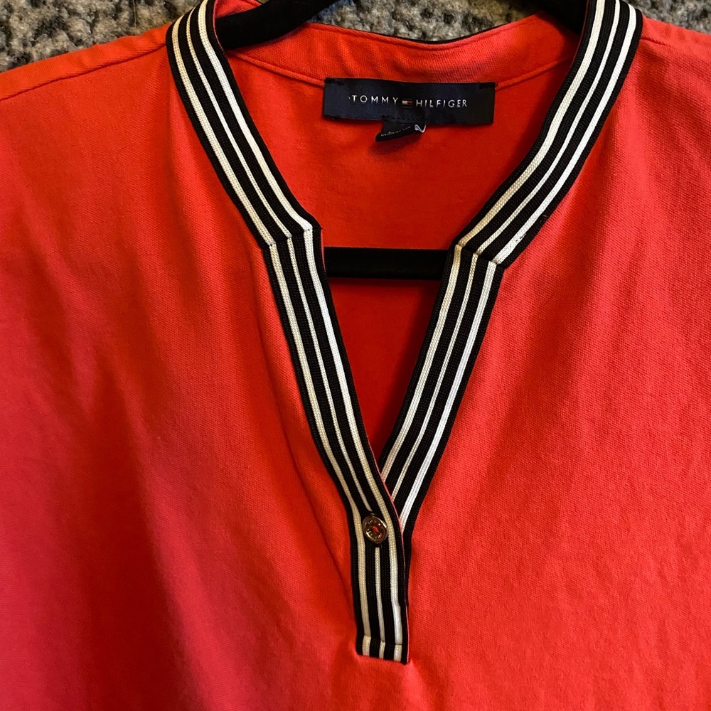 Tommy Hilfiger Coral Crop Top with Striped V-Notch - Picture 3 of 11